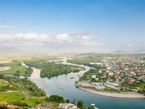 längster Fluss Albaniens > 1 Kreuzworträtsel Lösung mit 4 .